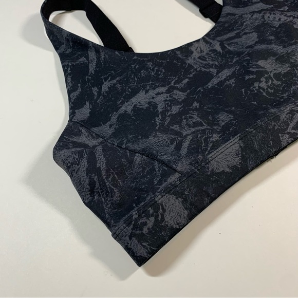 Medium Lolë black grey pattern sports bra - Picture 2 of 10